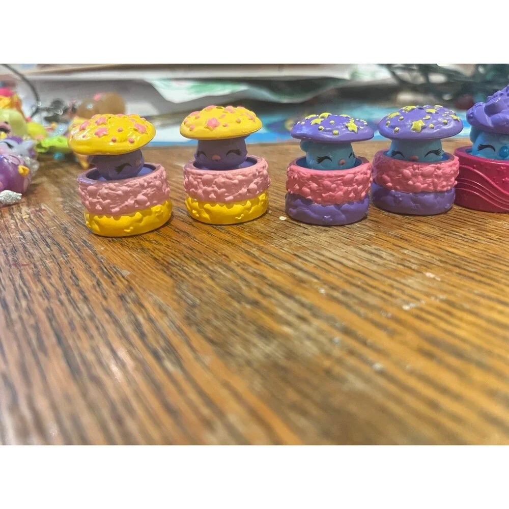 shopkin Lot of 9 cupcakes and cups